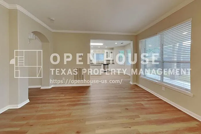 5 bed, 3.0 bath, 2542 sqft, $2,475 — Photo 4