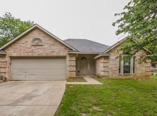 2917 Hunting Dr, Fort Worth, TX 76119