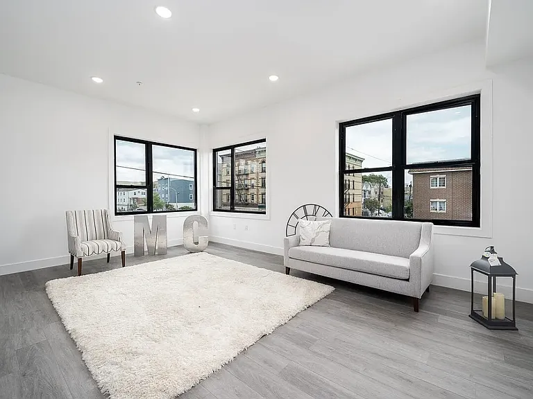 352 Union Ave #210 — Photo 38