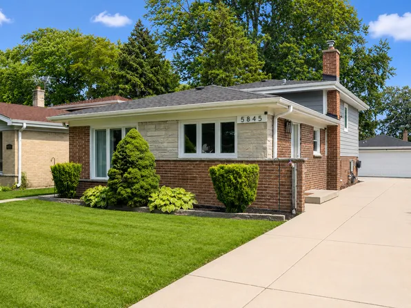 5845 Keeney St, Morton Grove, IL 60053