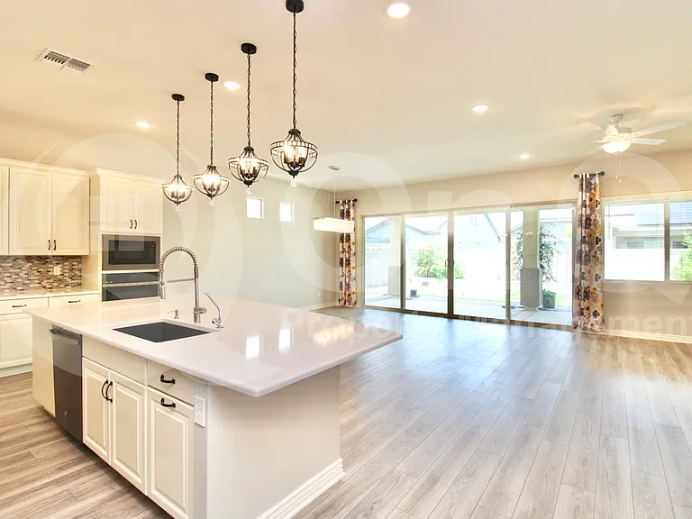 15078 W Roosevelt St — Photo 4