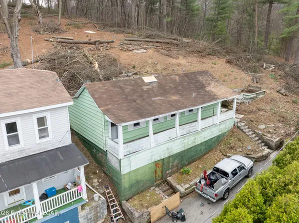 1421 Lauer St, Pottsville, PA 17901