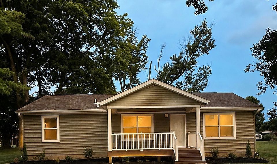 1st image of 747 Maple Ave