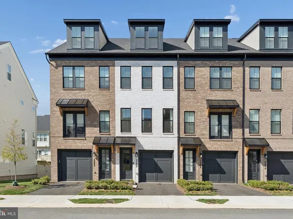 22906 Tawny Pine Sq, Ashburn, VA 20148