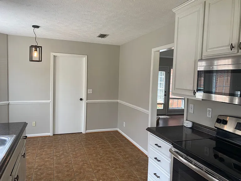7301 Brampton Ln — Photo 11
