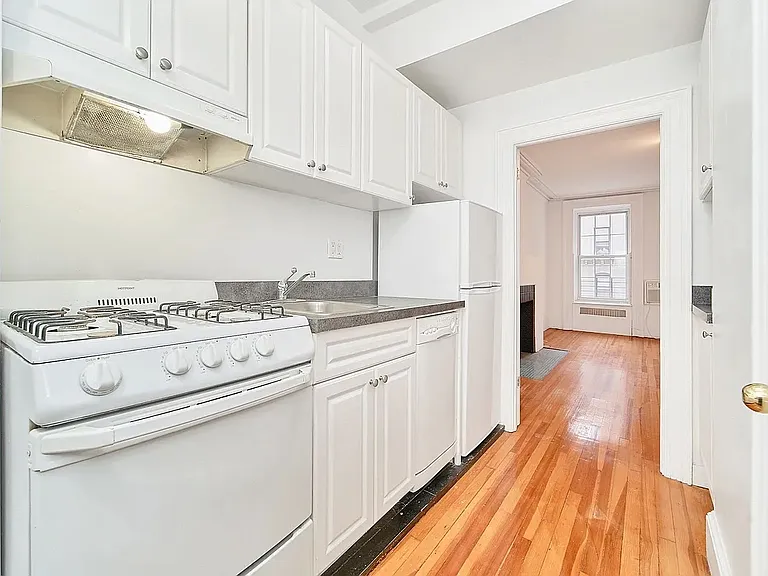 25 E 38th St #3F — Photo 4
