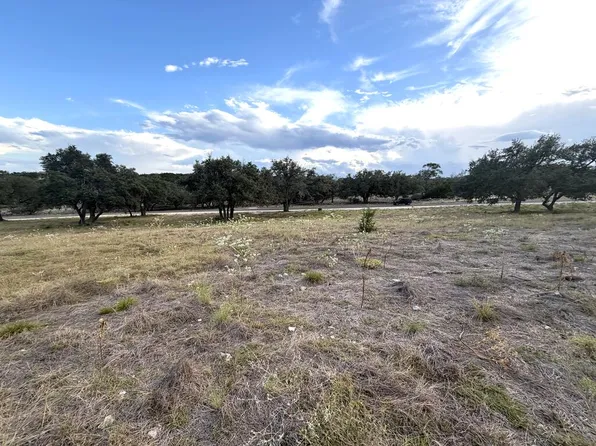 1 Oakwater Dr, Fredericksburg, TX 78624