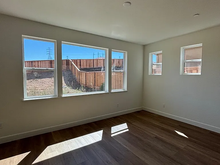 477 Trillium Ct — Photo 8