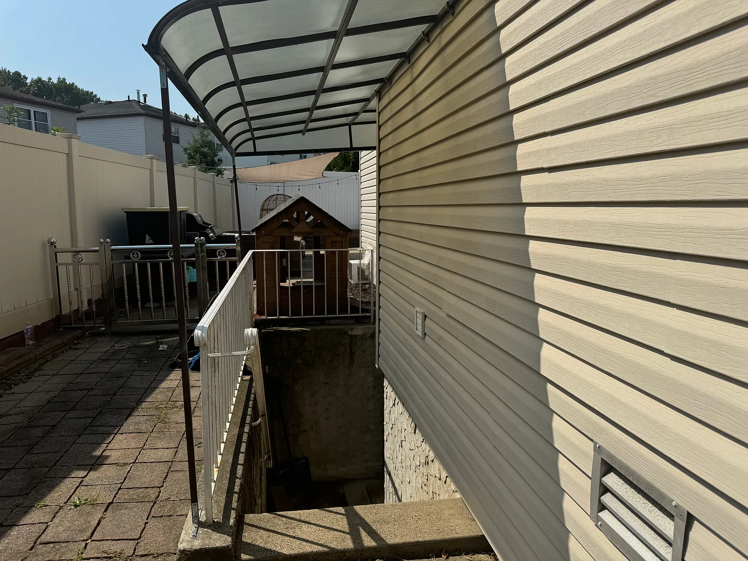 458 Annadale Rd — Photo 1
