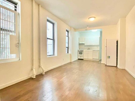 5th image of 326 E 78th St APT 8