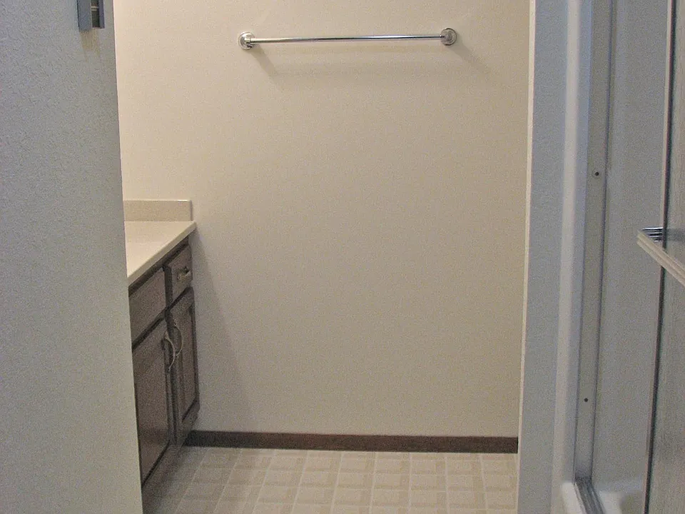 Upstairs bath, shower and tub