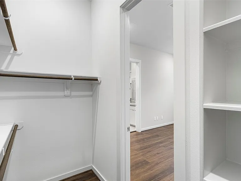 604 Thornton Oaks Ln #B — Photo 15