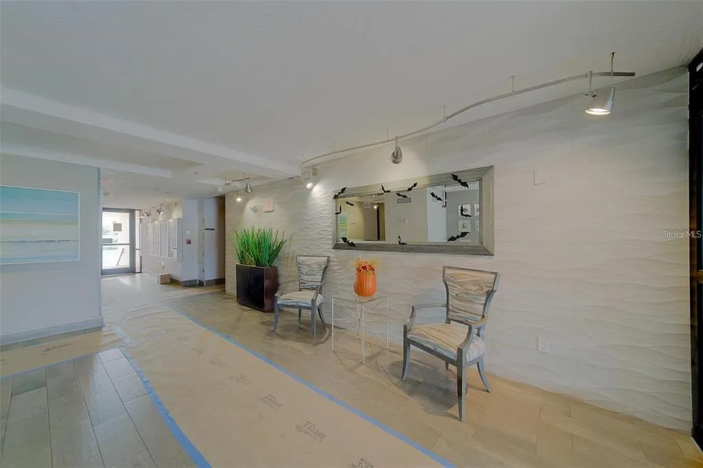 1 bed, 1.0 bath, 680 sqft, $2,400 — Photo 2