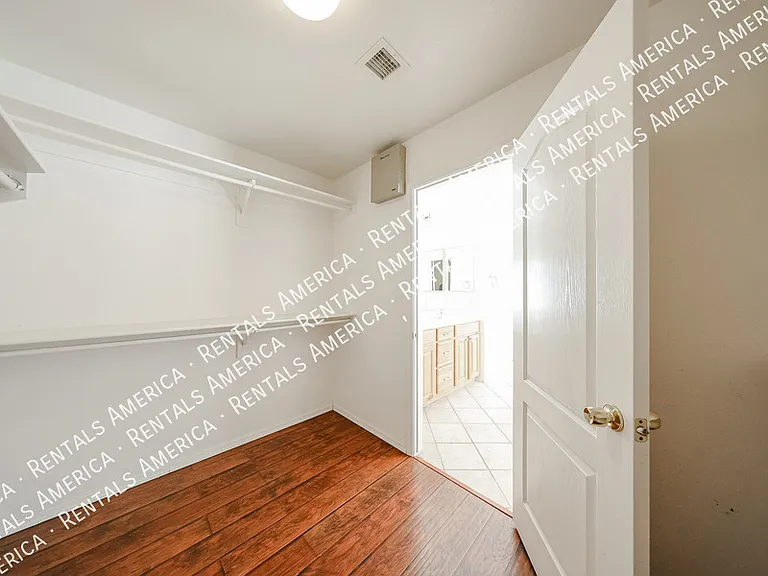 1623 E Wildhorse Pl — Photo 32