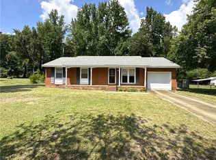 132 Lakeview Dr, Spring Lake, NC 28390
