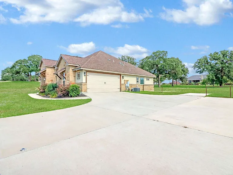 380 Abrego Lake Dr — Photo 37