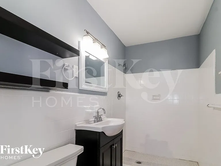 3453 Woods Dr — Photo 9
