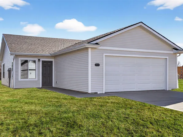 2204 Legacy Dr, Norwalk, IA 50211