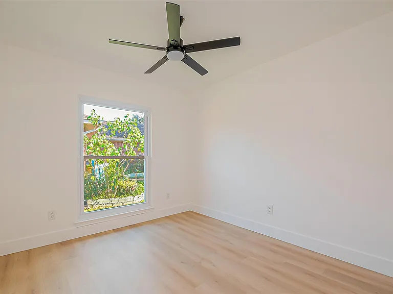 3010 Bandell Dr — Photo 20