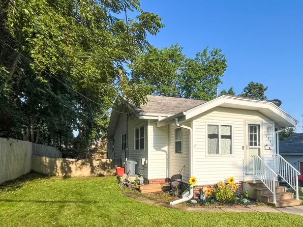 1023 W 2nd St S, Newton, IA 50208