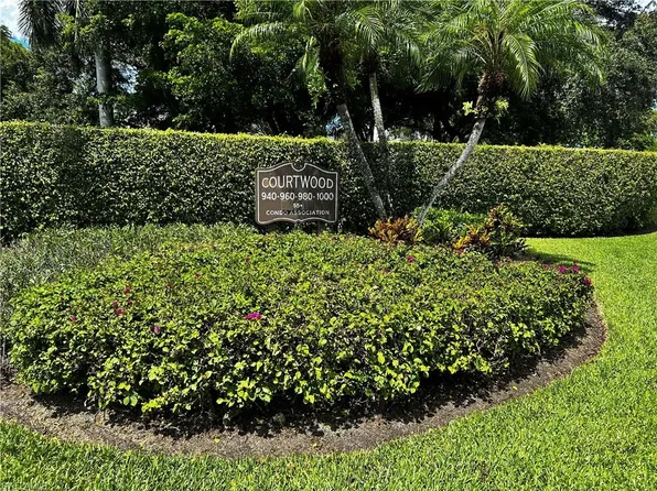 960 Palm View DR #111, NAPLES, FL 34110