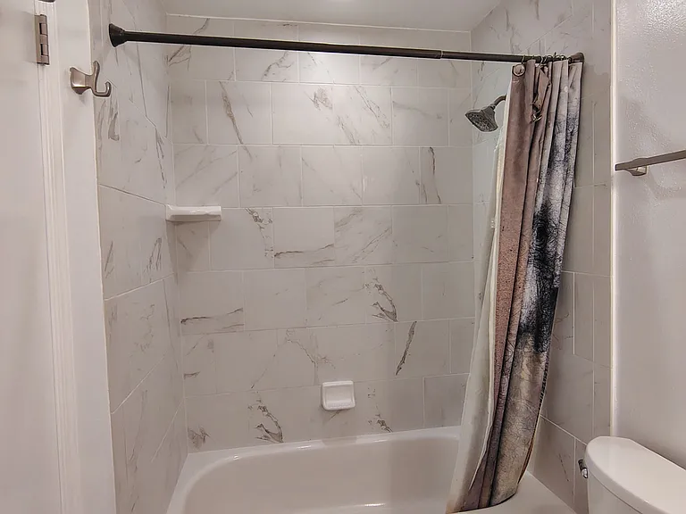 4800 Williamsburg Ln — Photo 11