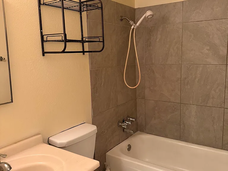 2774 N Fair Oaks Ave — Photo 10