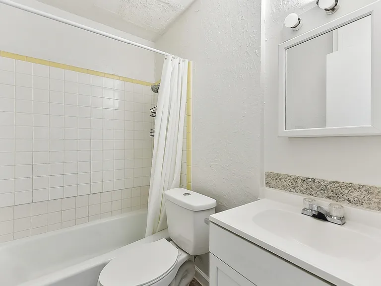 Townshires Apartments — Photo 12