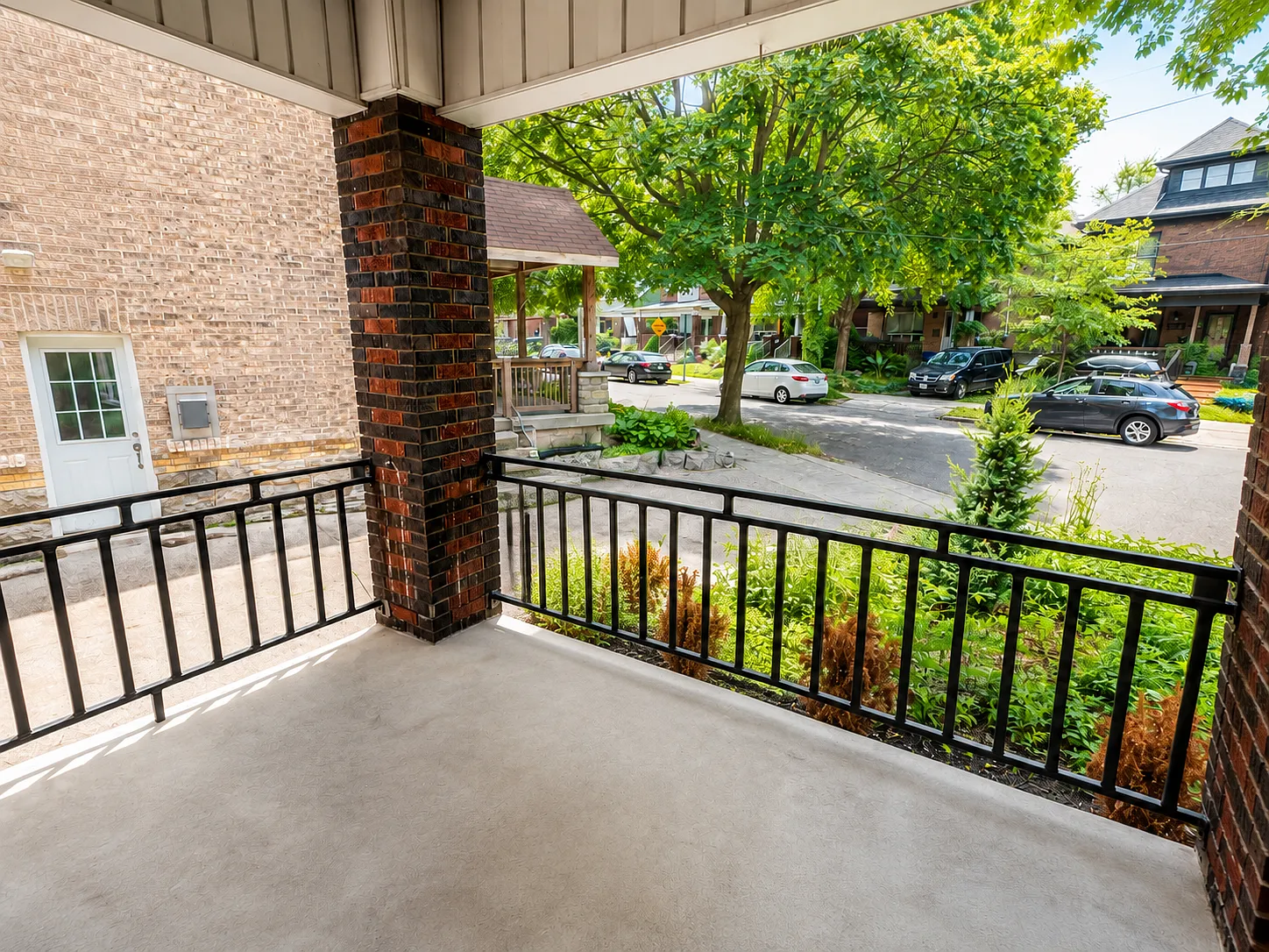 272 Stinson Crescent - Unit 1 — Photo 2