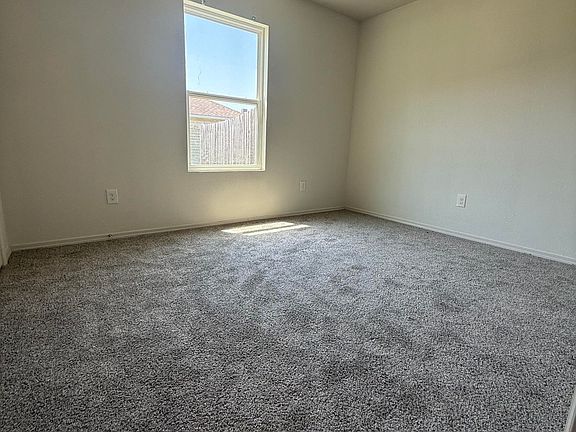 4th image of 322 Emma Dr
