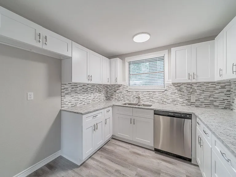 5739 Skylane Dr — Photo 12