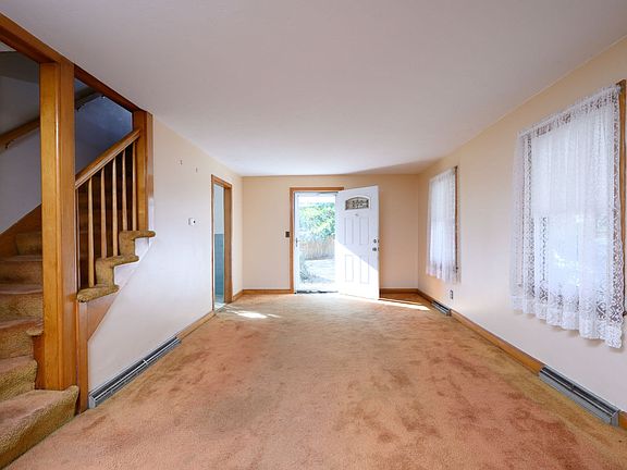 5th image of 13 Hemlock Rd
