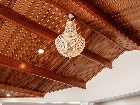 5th image of 2835 West Dr