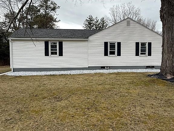 3rd image of 130 Fox Hill Rd