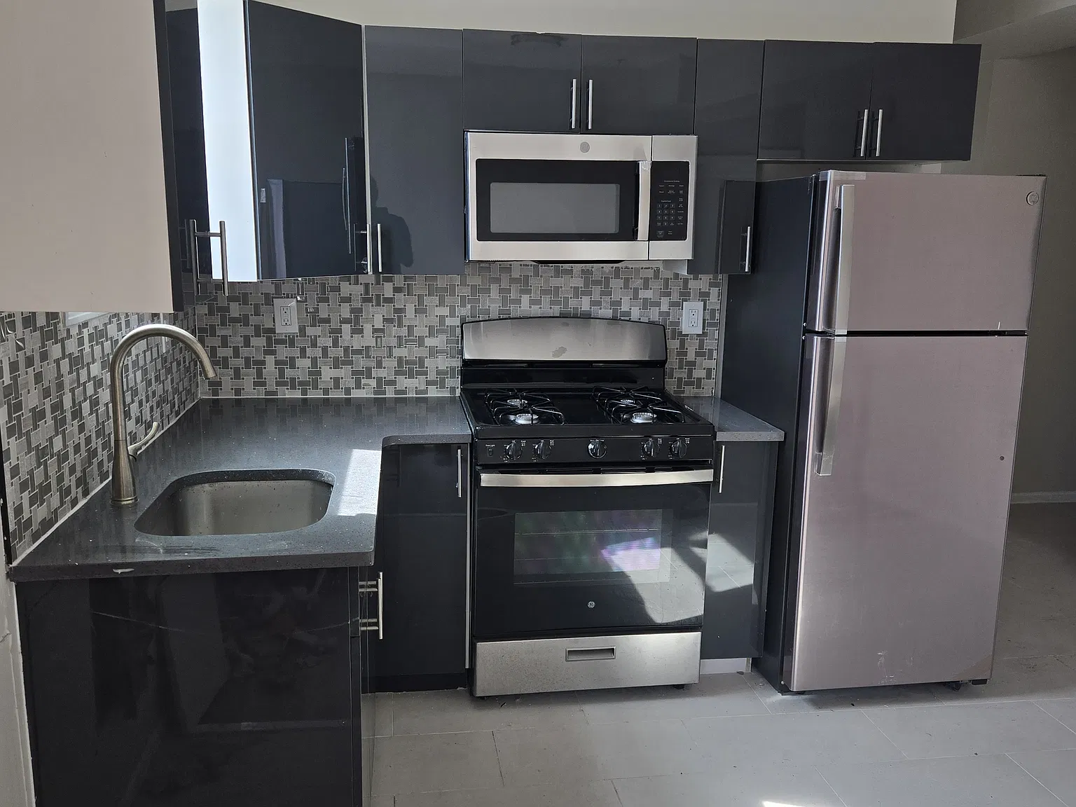 3 bed, $2,600 — Photo 2