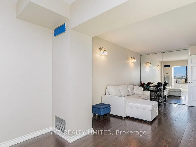 7440 Bathurst St #807 — Photo 3
