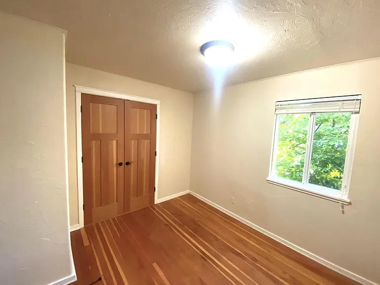305 Perry St — Photo 5