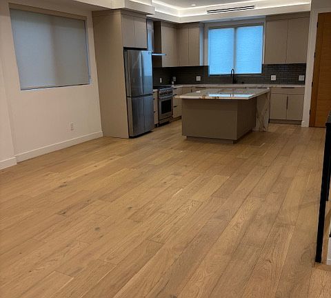 5th image of 14553 Benefit St