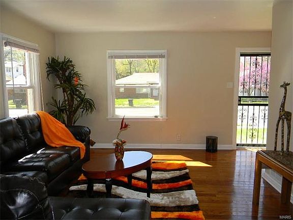 Great Sunlight entering the Living room. View from Dining room into Living room.