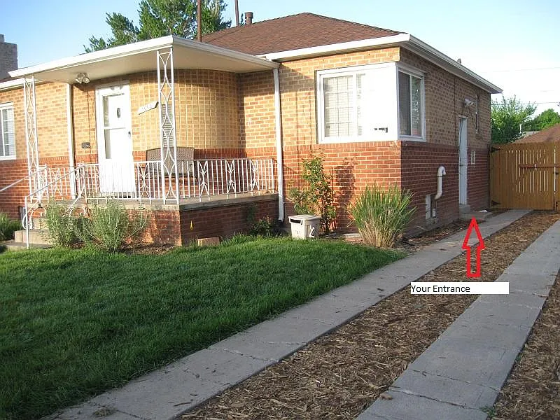 Building Photo - 1550 Utica St #2