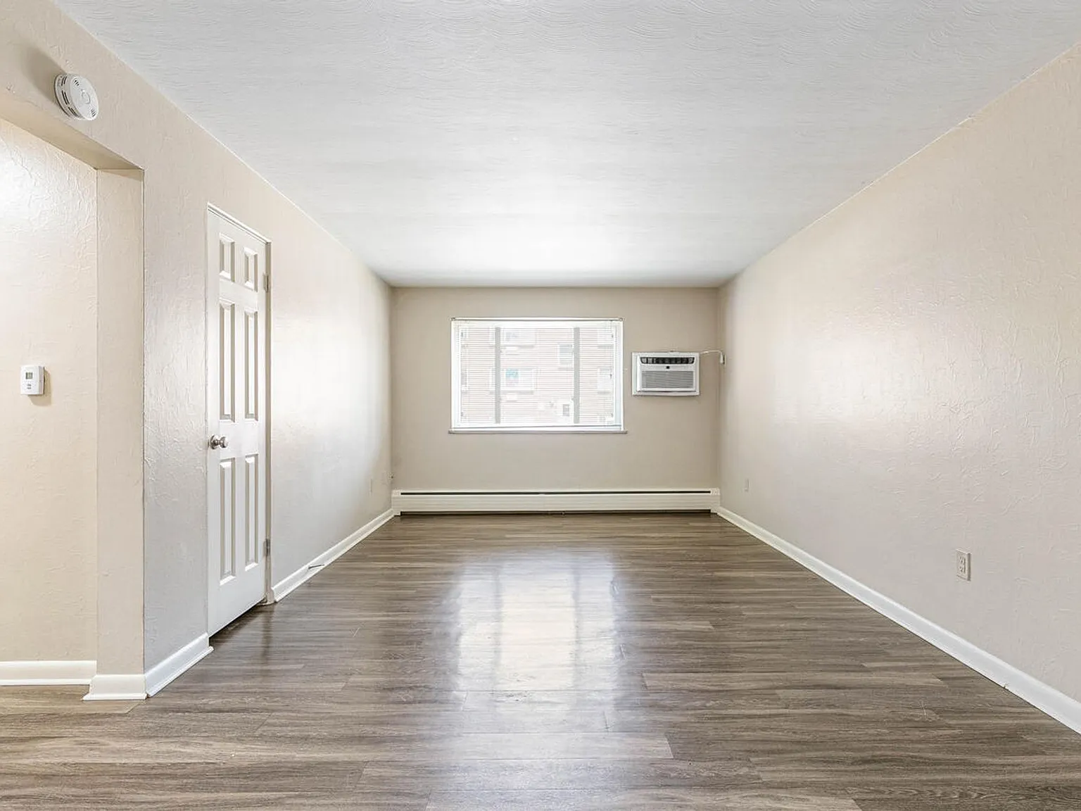 Broadmoor Plaza Apartments — Photo 4