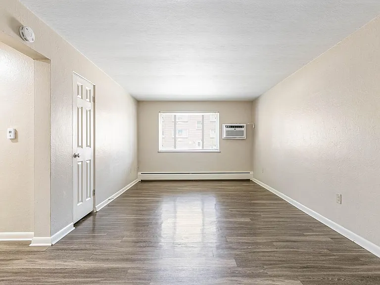 1116 W Lilley Ave — Photo 5