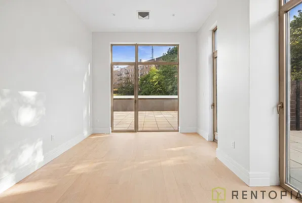 Living room, photo 1