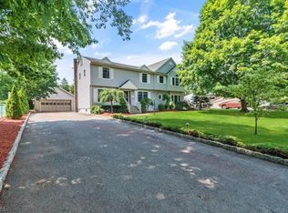 11 Hickory Pl, Pequannock, NJ 07440