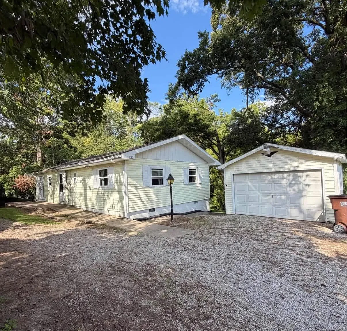 3 bed, 980 sqft, $1,300 — Photo 1