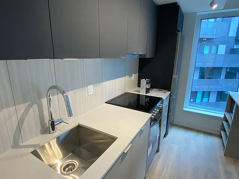 8 Tippett Rd #626 — Photo 2