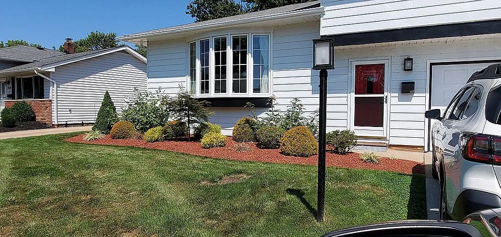 413 Saint Lawrence Blvd photo 1