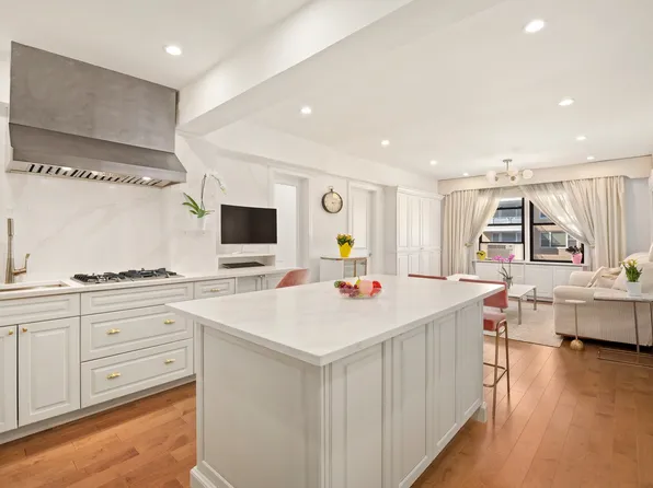 54 East 8th Street image 1 of 7