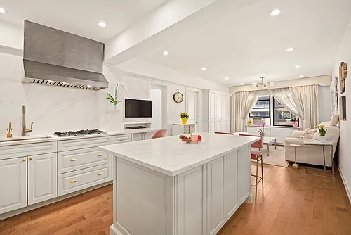 54 E 8th St #6A Photo 1