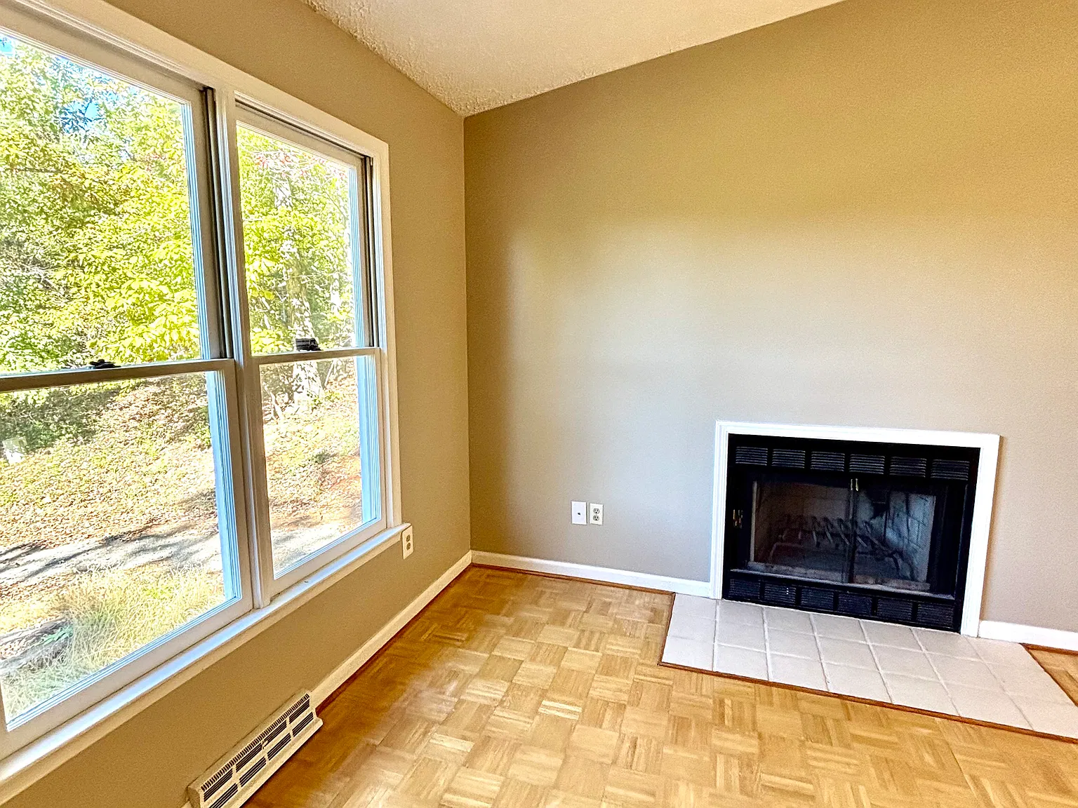 4 bed, 1610 sqft, $2,400 — Photo 4